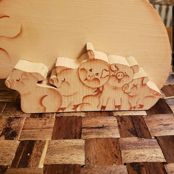 Vintage Wooden Hand Painted Mama Pig with Piglets - Picture 2 of 7